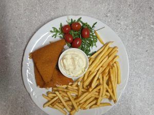 Panirani sir in ocvrti krompirček